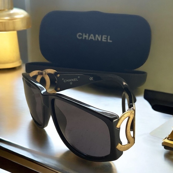 CHANEL VINTAGE 02461 CC LOGO SUNGLASSES 🕶️ - Picture 5 of 8